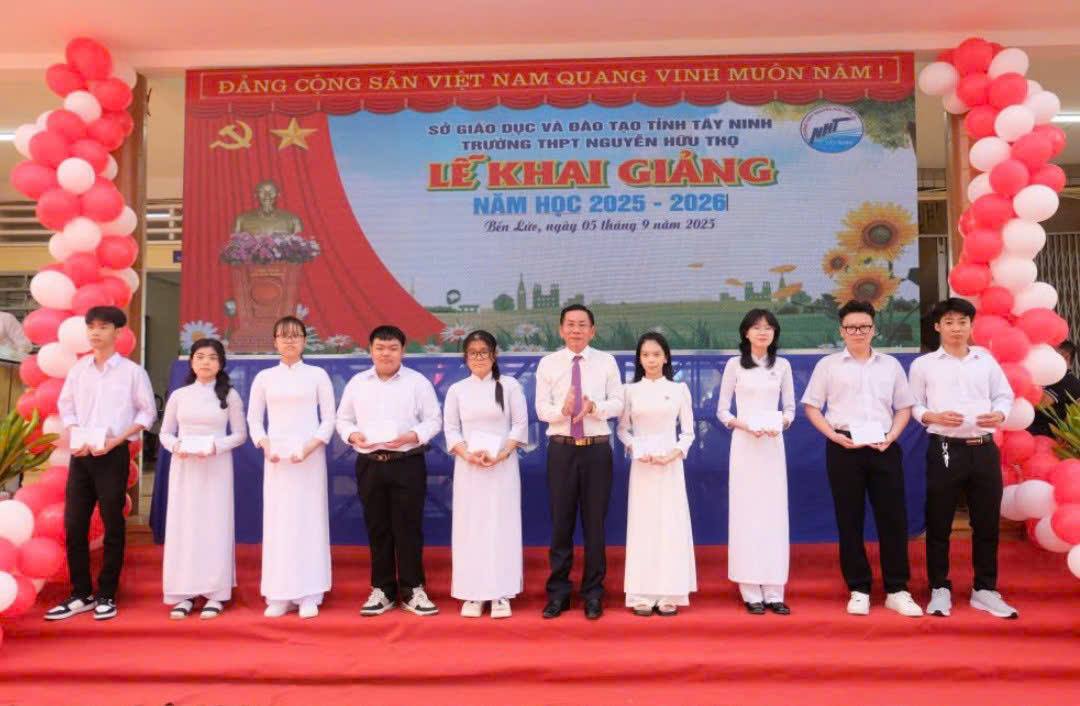 អង់គ្លេស៖ ព័ត៌មាន